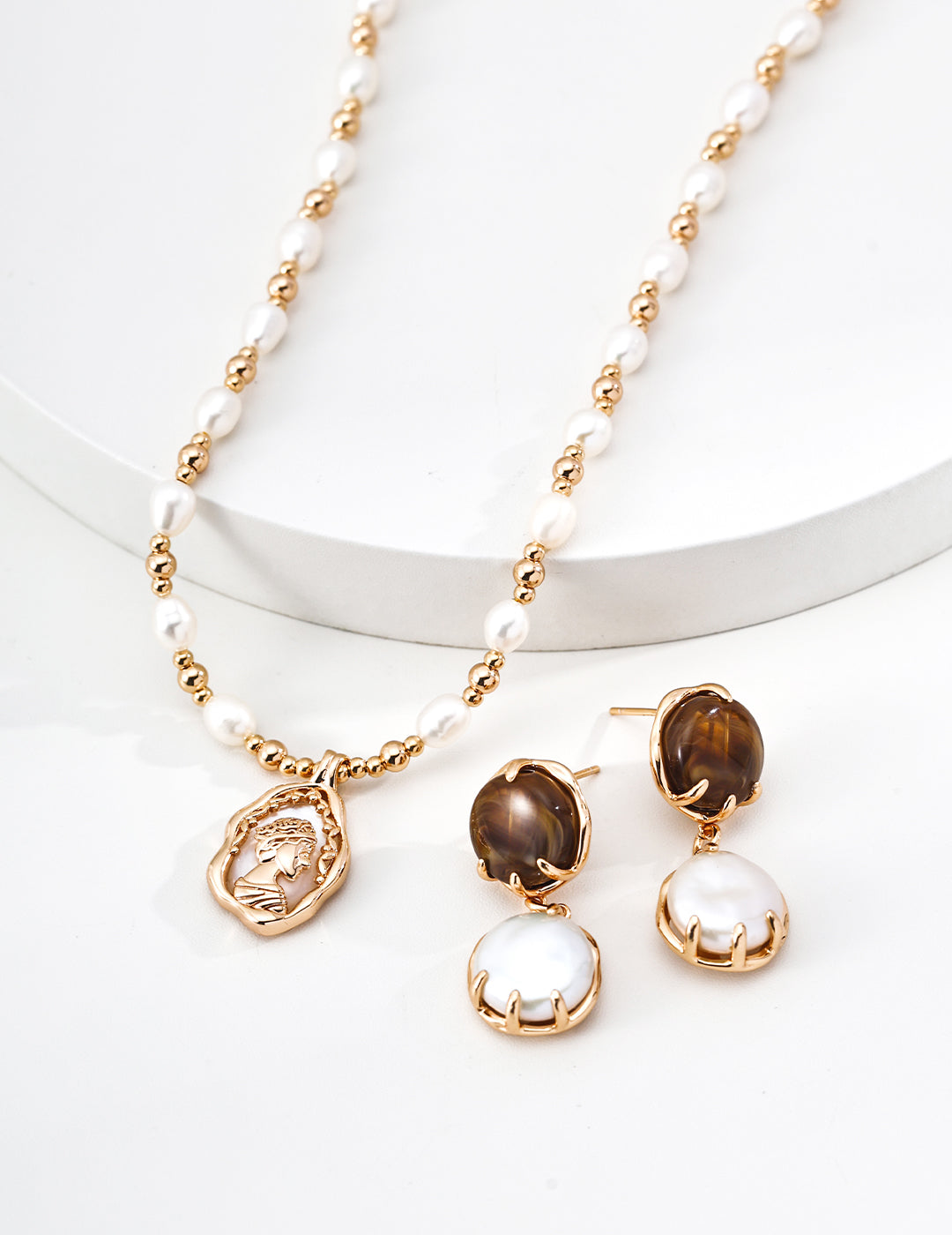 Natural Pearl Queen Necklace - image 3
