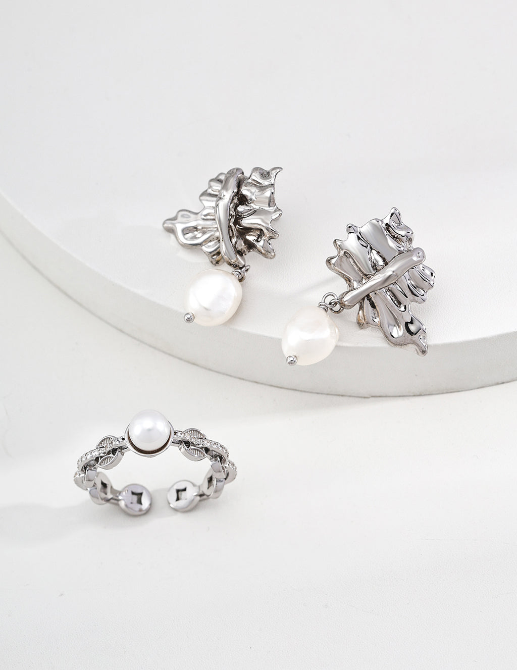 【Pearl Fortune】Pearl & Zirconia Ring - image 3
