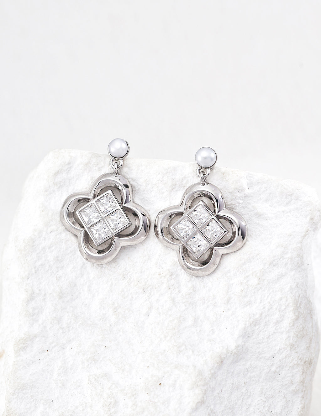 【Lucky Four-Leaf Clover】Zirconia Earrings - image 2