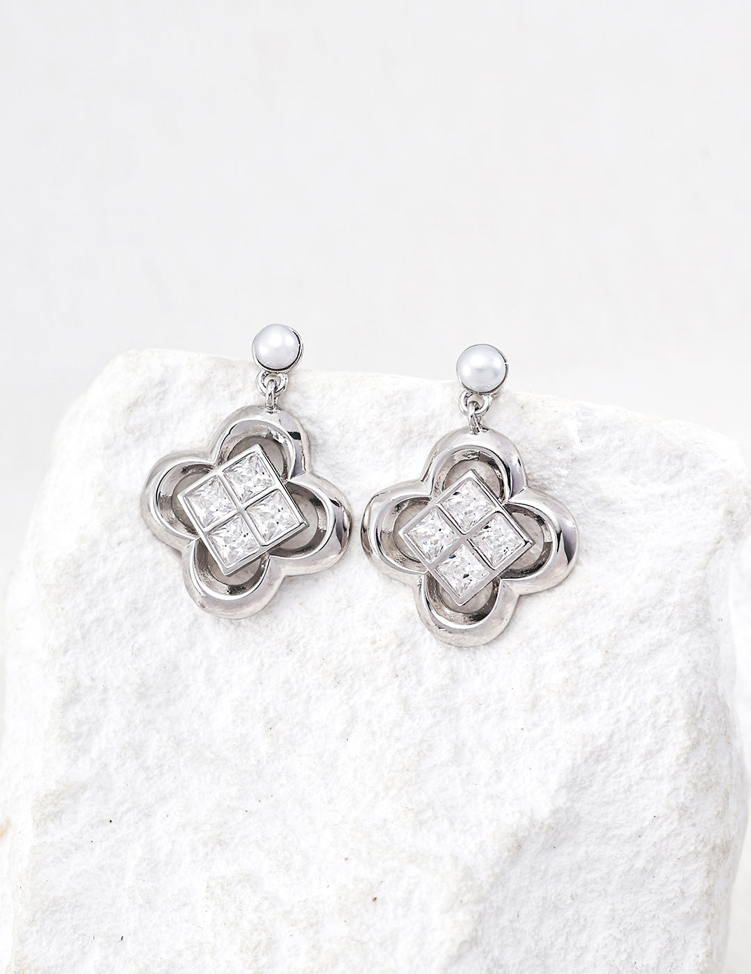【Lucky Four-Leaf Clover】Zirconia Earrings - image 2