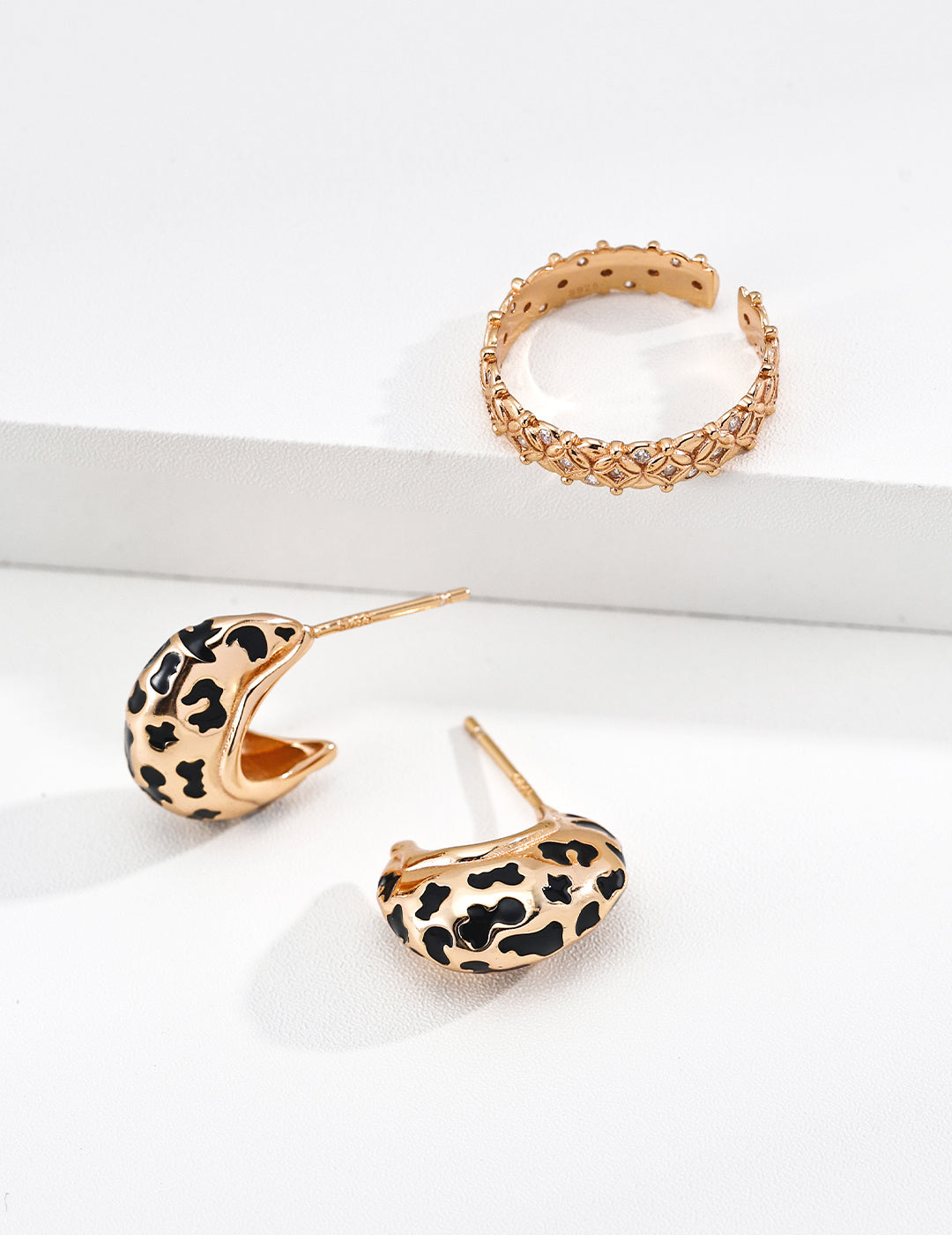 Stud Earrings image 3