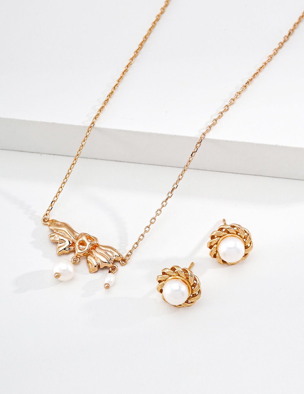 Pearl Necklace image 3