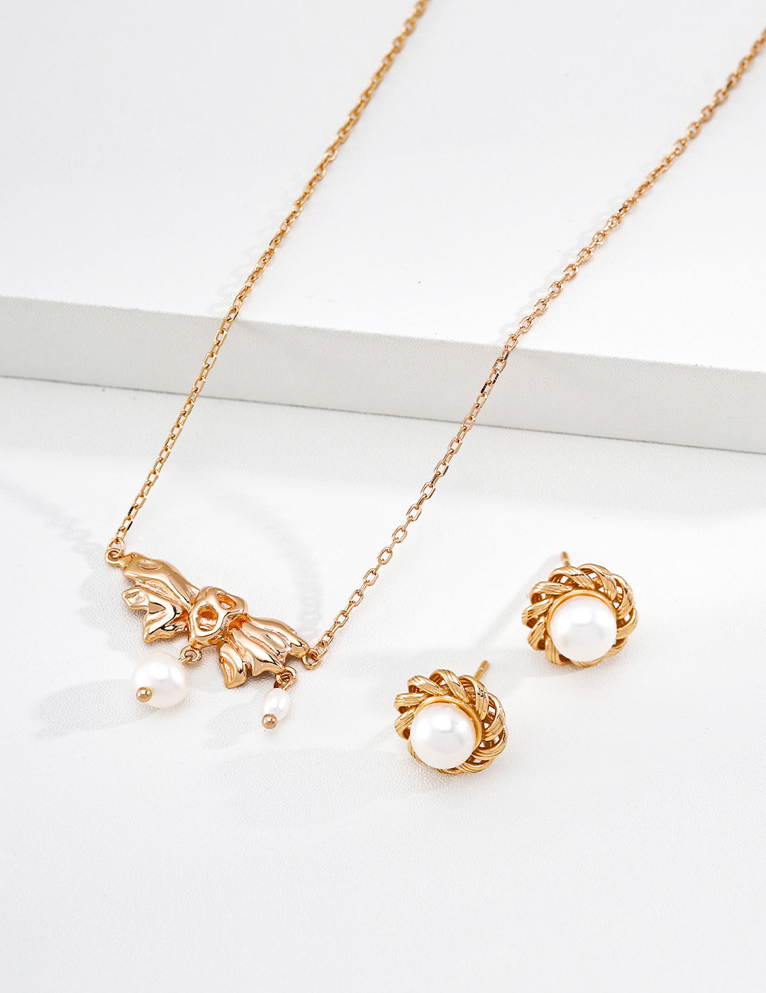 Pearl Necklace image 3