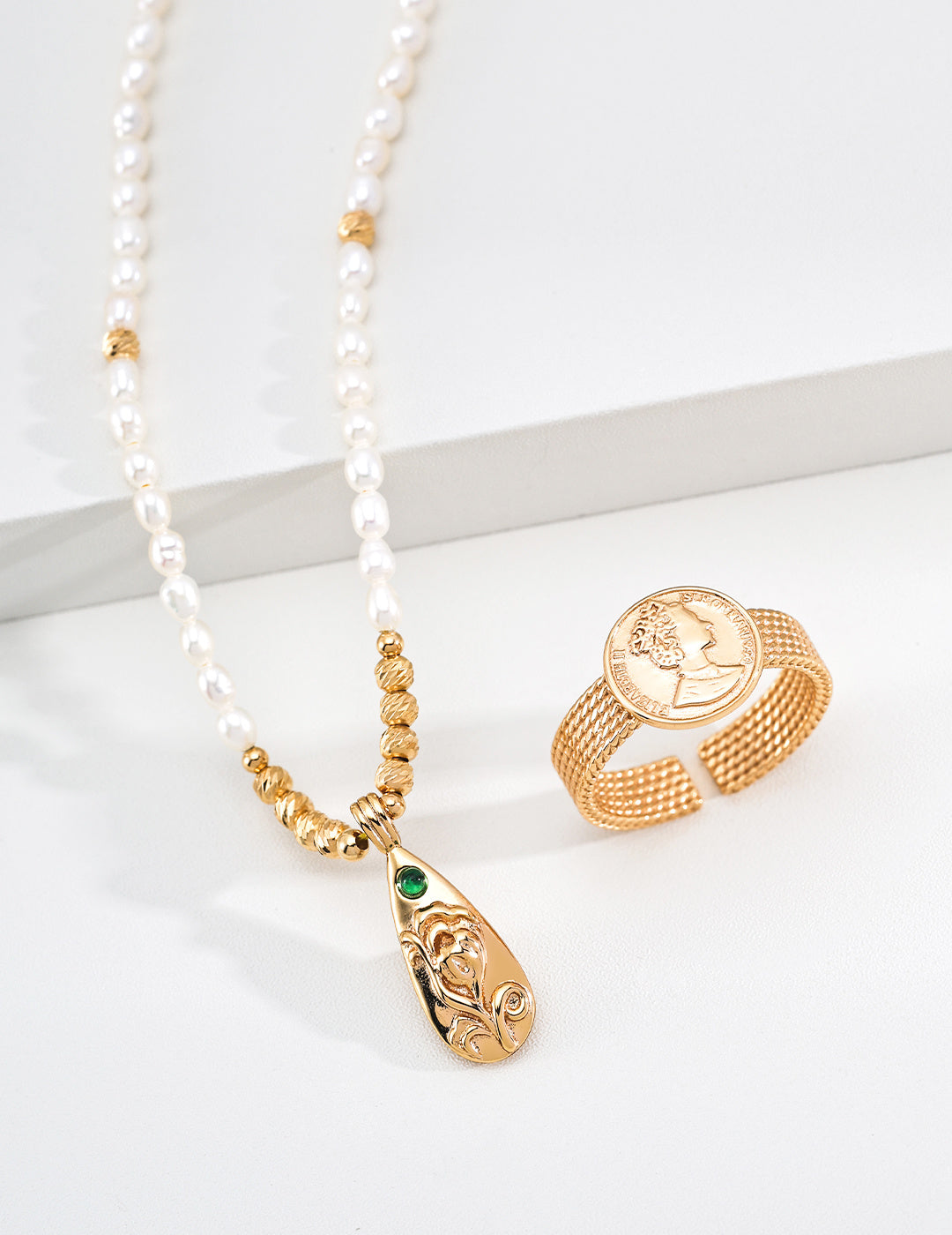 Floral Pendant Necklace image 3