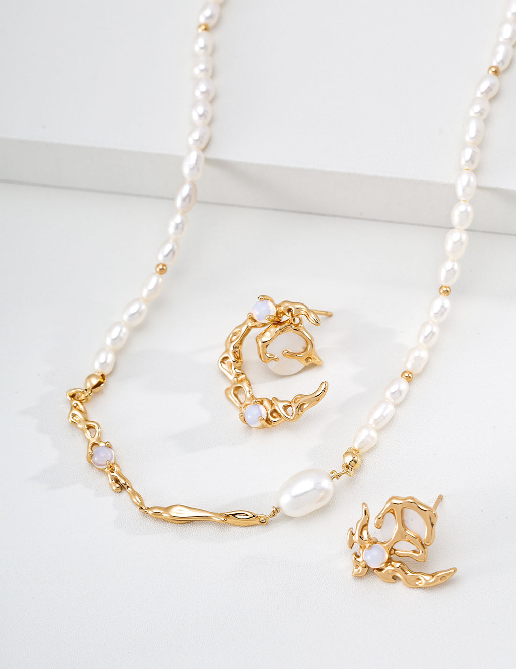 Liquid Flow Pearl Necklace image 2