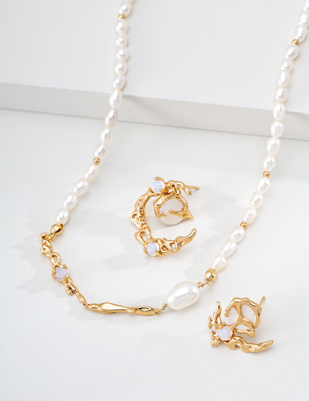 Liquid Flow Pearl Necklace image 2