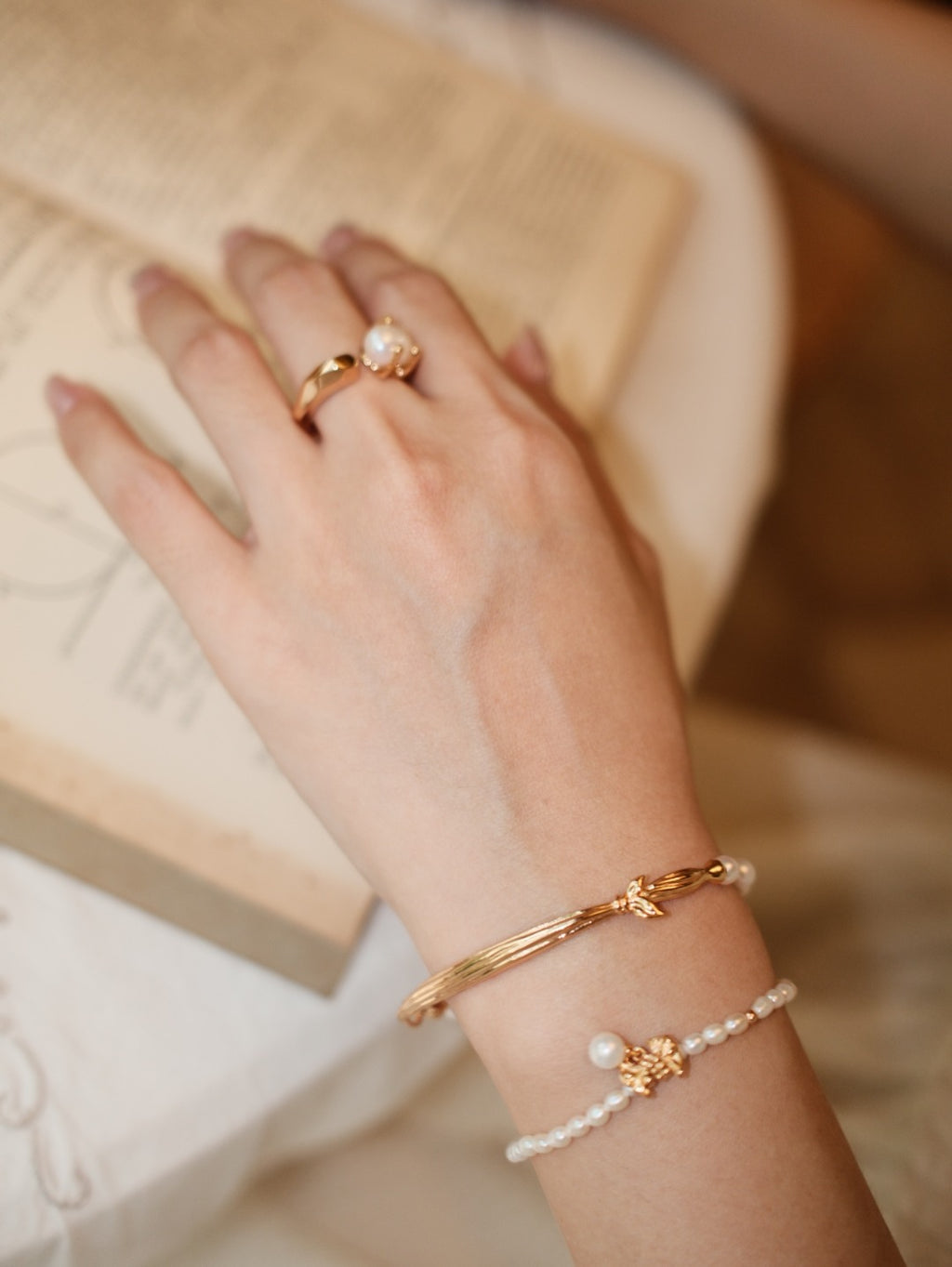 Gilded Ribbon Pearl Bracelet image 6