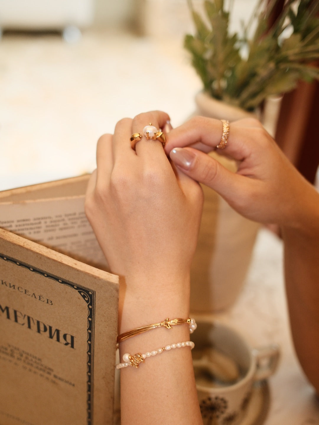 Gilded Ribbon Pearl Bracelet image 10