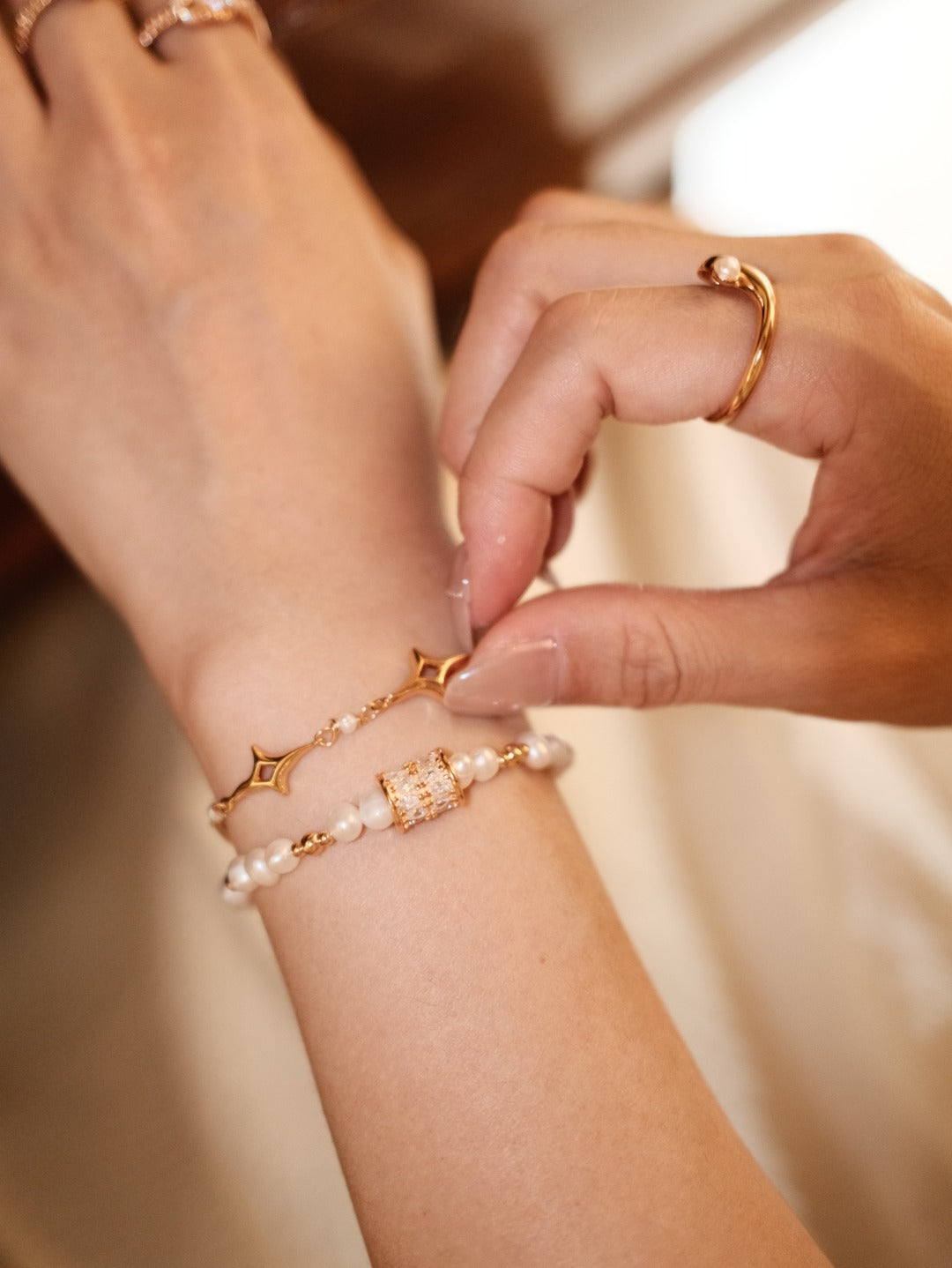 Mother-of-Pearl & Pearl Bracelet image 4