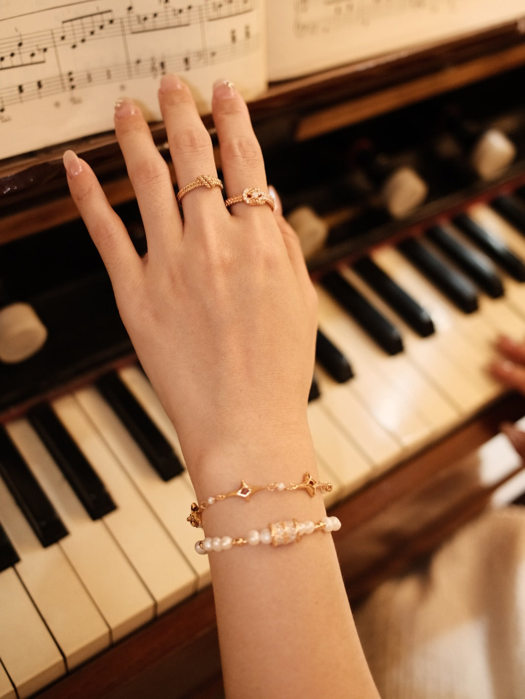 Mother-of-Pearl & Pearl Bracelet image 8