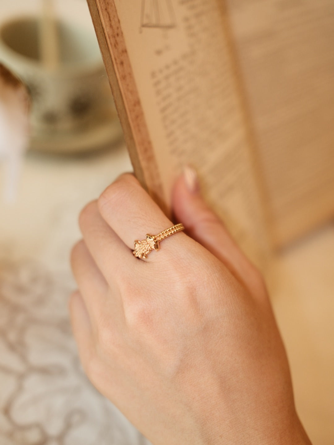 Gilded Ribbon Zirconia Ring image 4