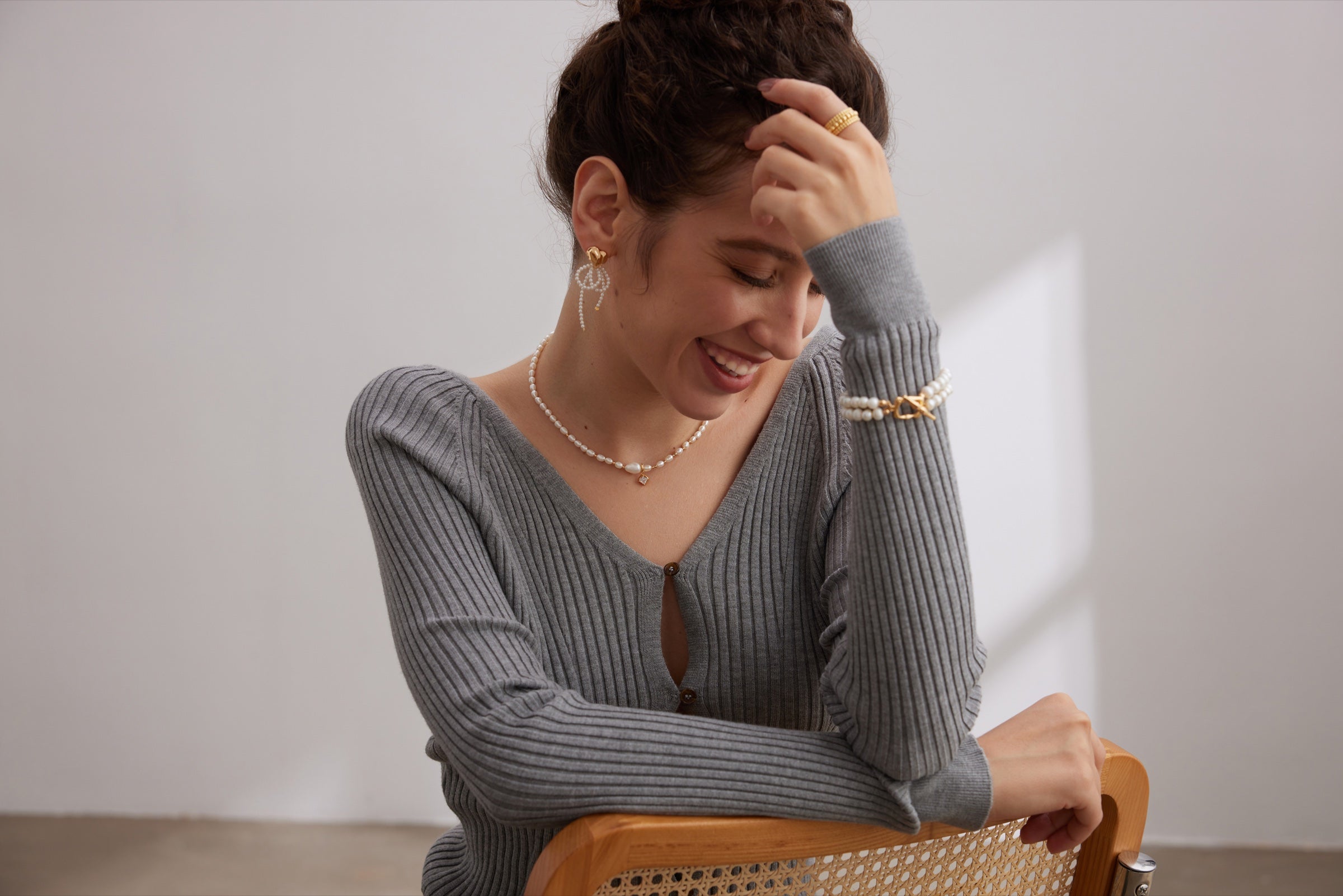 Woman wearing Kairos pearl jewelry